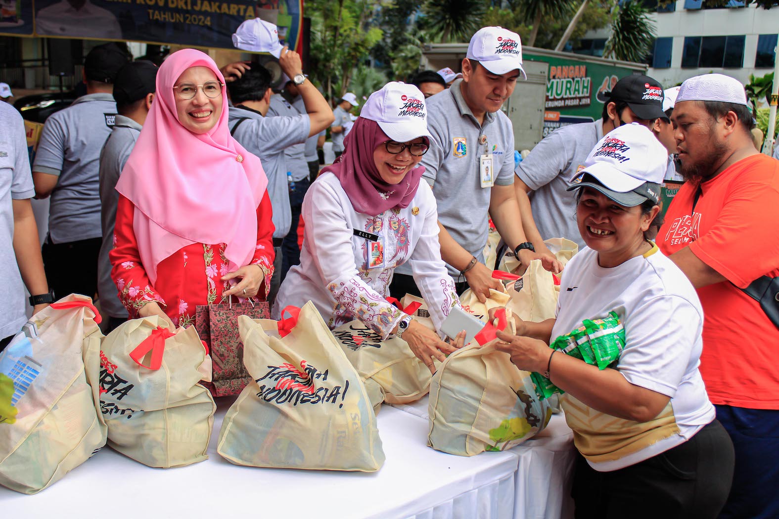 SEMBAKO MURAH BAGI PJLP DI BALAI KOTA